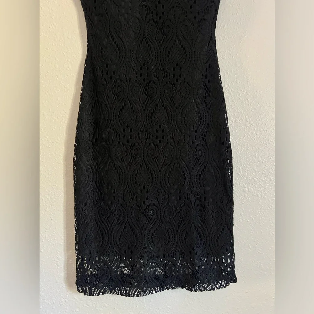 Size Small Papermoon Black Crochet Sleeveless Mini Dress Deep V - Picture 3 of 9